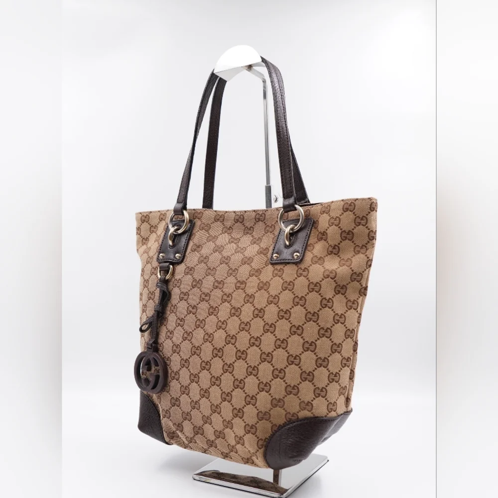 ❌️❌️SOLD❌️❌️BX19 💕 Gucci GG Canvas Interlocking Charm Tote - Picture 2 of 14